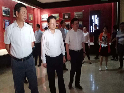 高陽(yáng)縣各位領(lǐng)導(dǎo)專程考察調(diào)研海門疊石橋國(guó)際家紡產(chǎn)業(yè)園區(qū)