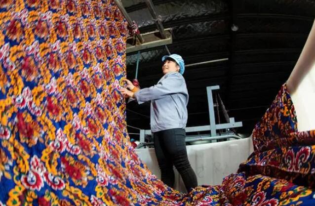 南通紡織企業(yè)全力沖刺“開門紅，趕制出口面料